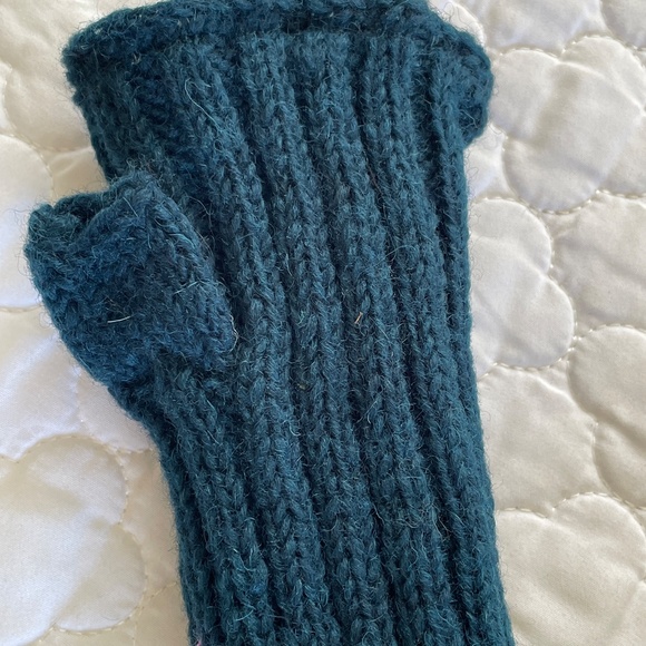 feelgoodz artisan project hand-knitted Half Mittens - Picture 4 of 5